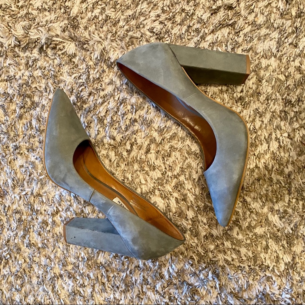 Steve Madden Primpy Suede Block Heel Pump